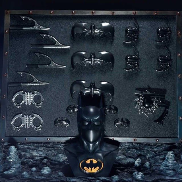 DungeonNoir's tweet image. Out of all of Batman&apos;s gadgets, across all media, which one would you most love to own?