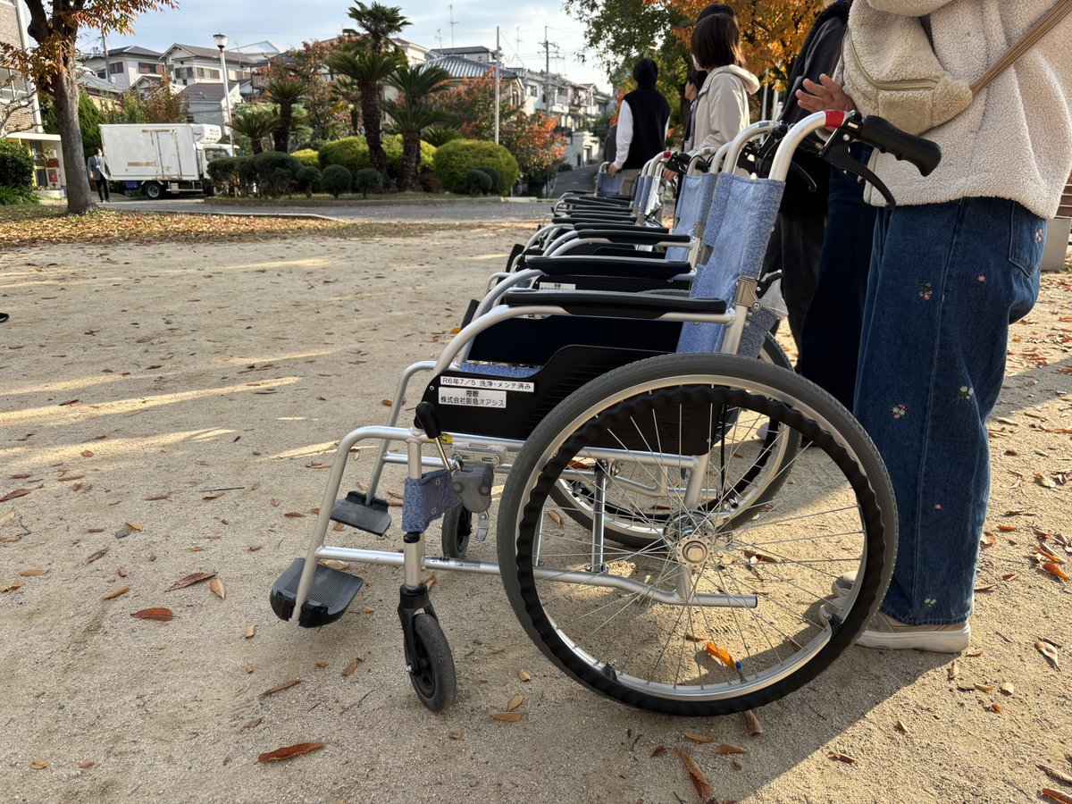 おはようございます☀️
今朝は、早起きして、豊中市の中学校へ🚃✨
生成AIアドバイザーの顧問先、SDGz関係の財団法人の仕事見学です😊

20人近い大学生が自ら考えて、車の椅子の方の立場を、100人以上の中学生に体験してもらうプロジェクトを推進していました✨