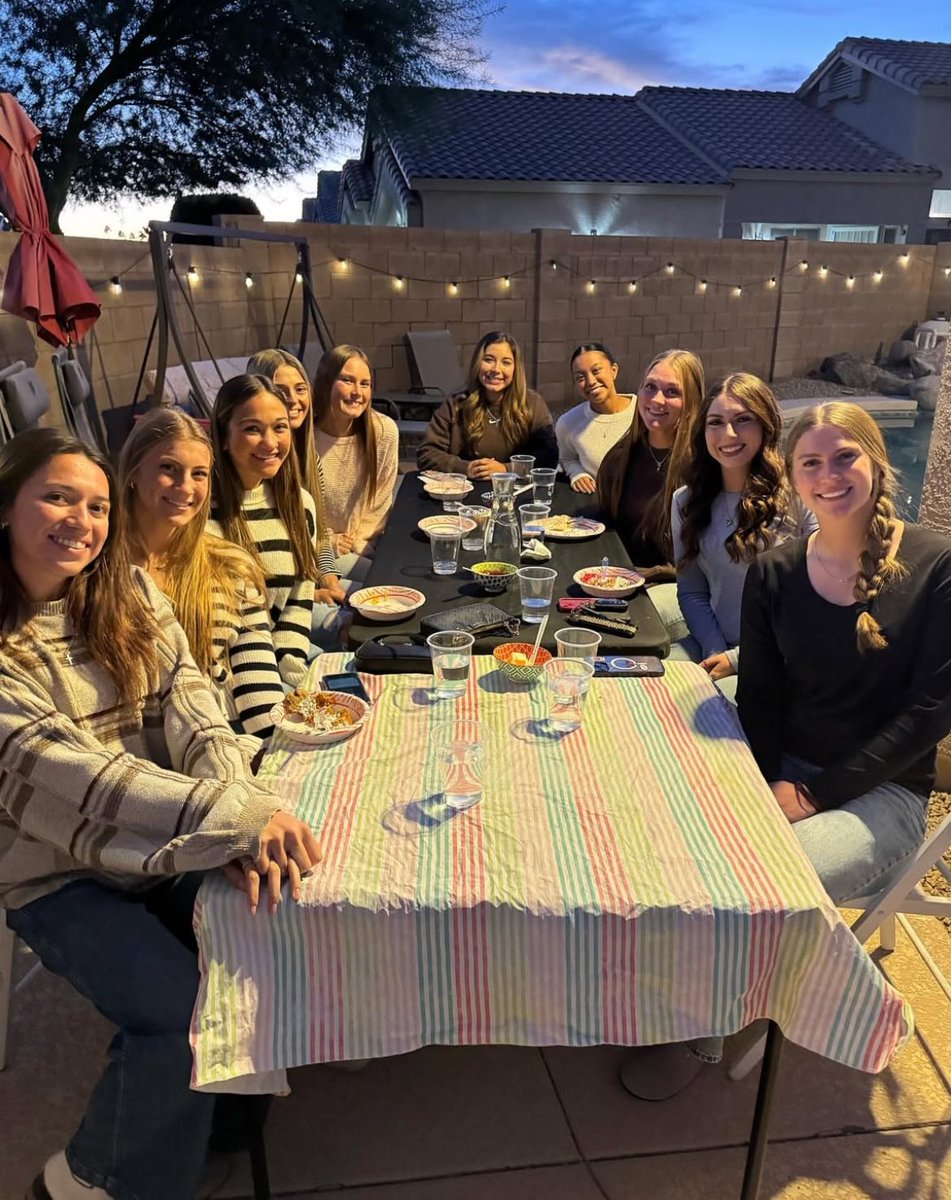 ACUSoftball1's tweet photo. We have so much to be thankful for! Enjoyed a yummy Thanksgiving meal to end our fall season.
#GoFirestorm https://t.co/HnYscw9Z8Q