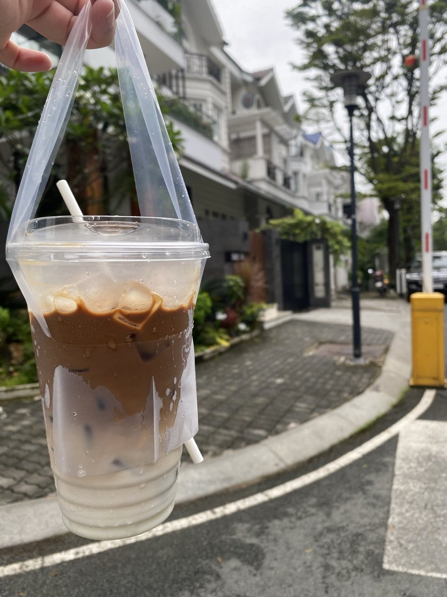 michitoweb's tweet photo. ベビーカーで朝さんぽ
ついでにコーヒーと朝ごはん調達🥣

最近は乾季へと移り変わっていて、過ごしやすい😌 https://t.co/7v625G7SQg