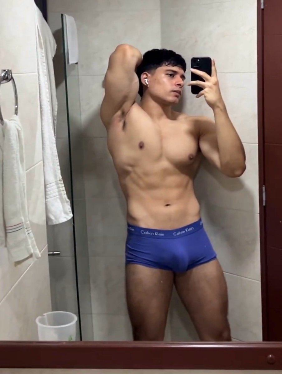 manugutii9's tweet image. dm y me lo saco 😈