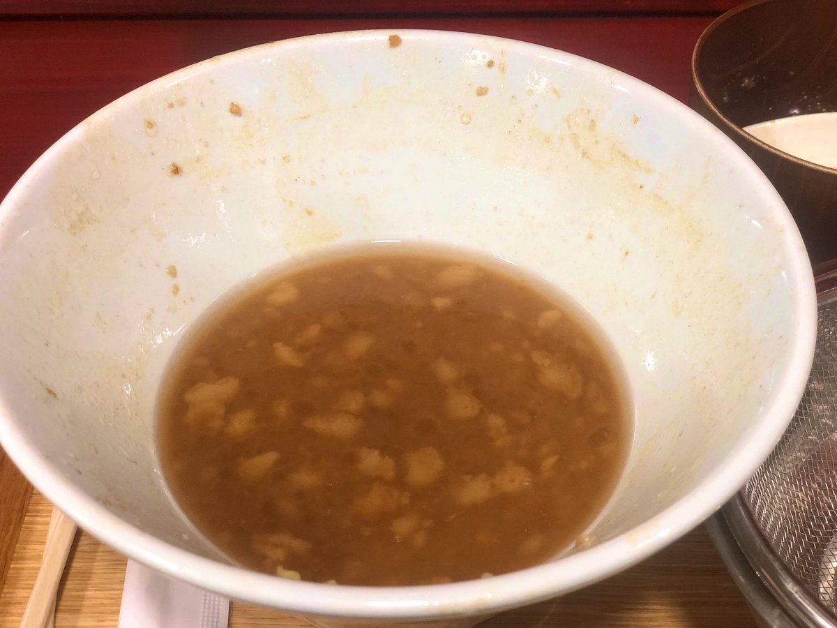 MaRoCAS19's tweet photo. 本日のラーメン🍜
青森県十和田市『ぶぅ麺』
オーダーら���めん大【麺300g、野菜・脂マシマシ、麺硬】
オープンして1週間、その後をチェックに来店🤭
今回もマシマシを体感すべく！
本日は当初よりしっかりマシマシを感じれた一杯🍜
豚もムチトロ豚🐷
こんな寒い日には温まる一杯🍜
#ラーメン
#ぶぅ麺 https://t.co/JJAbdKtK5s