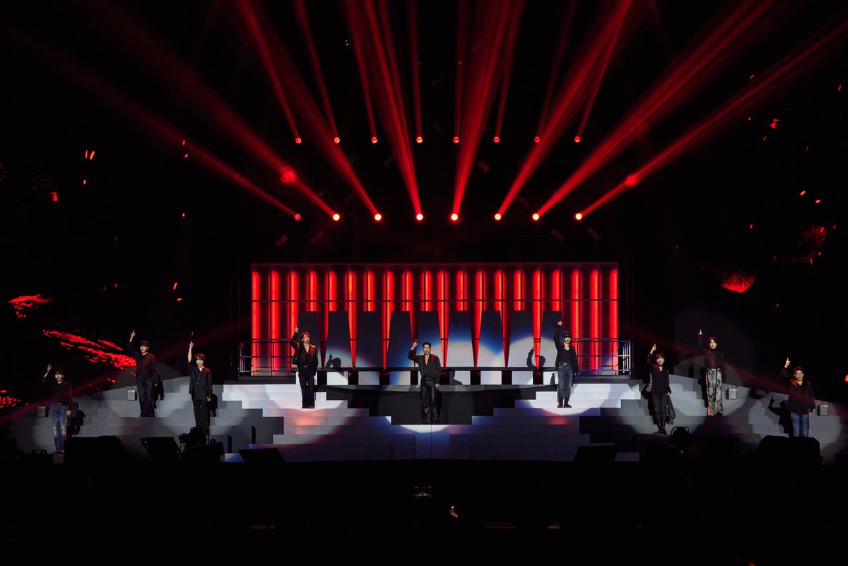 SMTOWNGLOBAL's tweet image. 슈퍼주니어, ‘해외 그룹 최초’ 타이베이 돔 입성! ALL 매진 9만 관객 동원
슈주에 진심인 타이베이! ‘파란길’ 꾸민 관광청 + ‘드론’ 띄운 엘프
20주년에도 新기록 쓴 ‘슈퍼쇼’, 역시 믿고 보는 월드 투어 브랜드
“엘프의 존재는 우리의 평생 자랑…오래 보기 위해 모두 건강하자”…