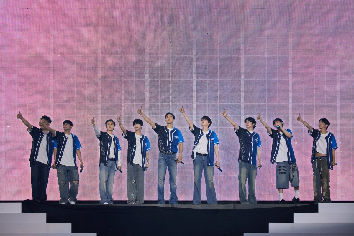 SMTOWNGLOBAL's tweet image. 슈퍼주니어, ‘해외 그룹 최초’ 타이베이 돔 입성! ALL 매진 9만 관객 동원
슈주에 진심인 타이베이! ‘파란길’ 꾸민 관광청 + ‘드론’ 띄운 엘프
20주년에도 新기록 쓴 ‘슈퍼쇼’, 역시 믿고 보는 월드 투어 브랜드
“엘프의 존재는 우리의 평생 자랑…오래 보기 위해 모두 건강하자”…