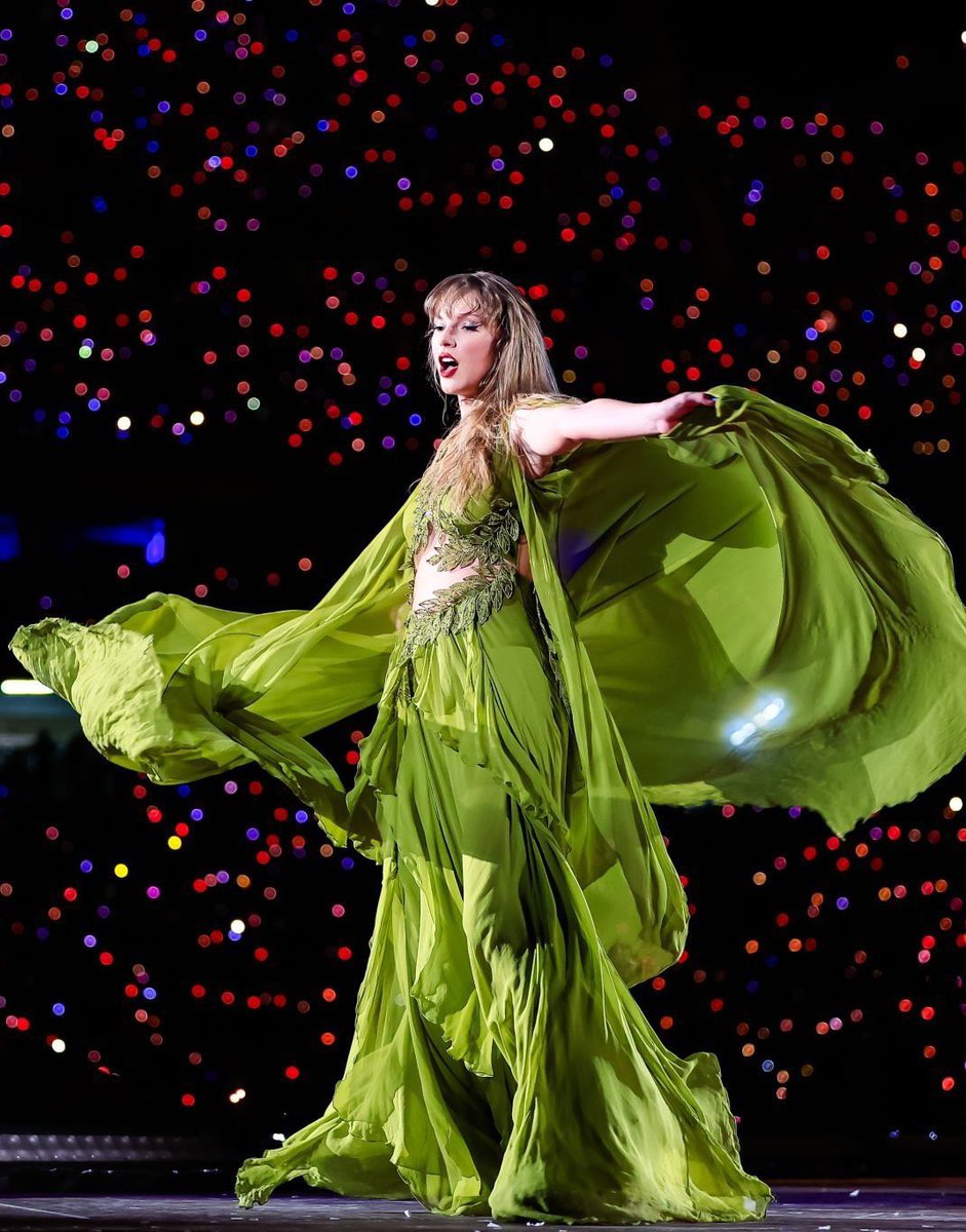 taylorswiftbr's tweet image. Há dois anos, Taylor Swift realizava o primeiro show da “The Eras Tour” no Brasil, no Rio de Janeiro! 🇧🇷🤍

17ers, cadê vocês?