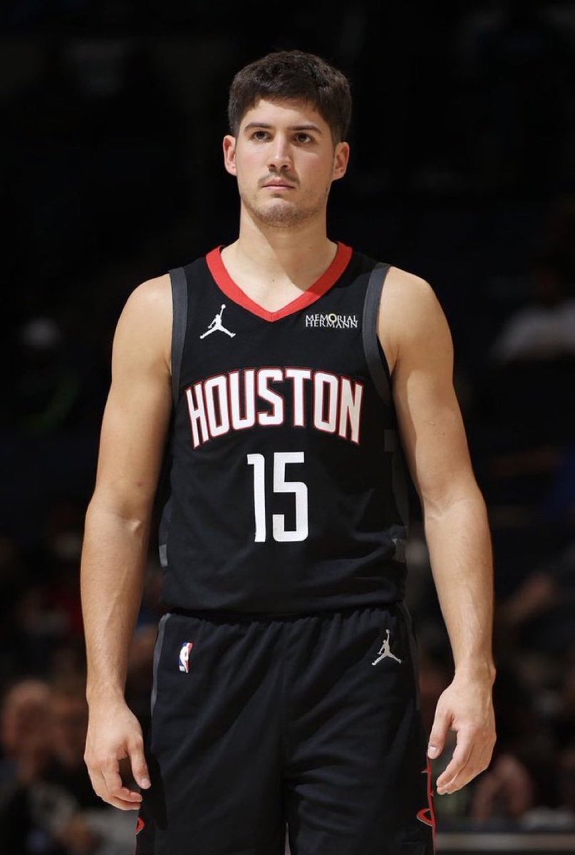 TheHoopCentral's tweet photo. Reed Sheppard tonight:

16 Points
7 Rebounds 
2 Assists
1 Steal
+19 +/-
6/11 FGM
2/4 3PM
2/2 FTM
29 Minutes https://t.co/QmodEahoQm