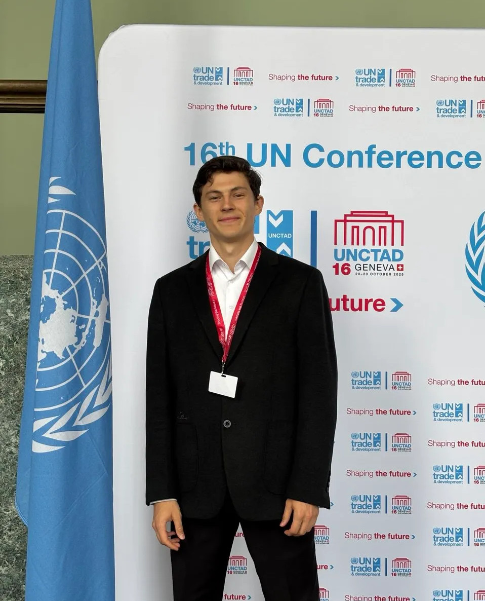 WHU_1893's tweet photo. 🎓From WHU's campus to the United Nations🌎: Russian #WHUer Artem Novobritskii joined youth at the UNCTAD16, contributed to the Youth Declaration 2025, and advocated for inclusive growth!💪 #WHUers #StudyAtWHU @UN @UNCTAD