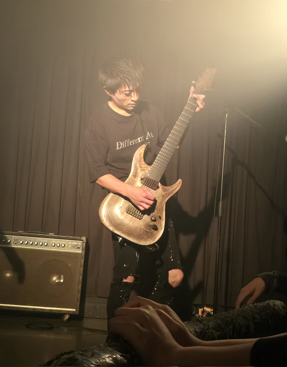 昨日はライブお疲れ様でした。
来てくれた人も対バンの皆さんもありがとうございました！
柏と名古屋の交流イベントという事で楽しい1日になりましたね🤘
次のライブは、主役の人がまだ発表してないって言うてたから書かない方が良いのかな😏
まぁ来年ですね！
今日から1週間始まるけど頑張りましょ〜