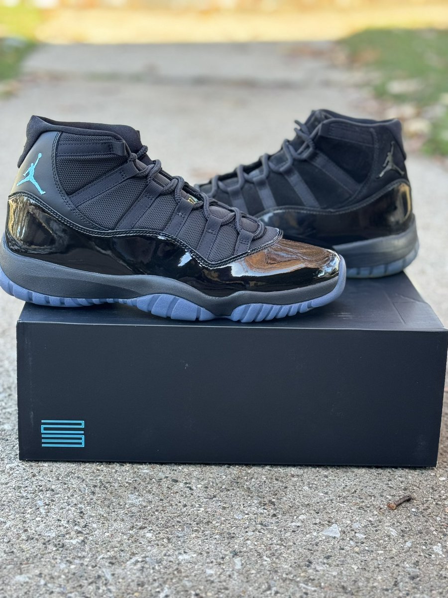 Break111710's tweet photo. Gammas or Cap n gown? https://t.co/lJ2sHzAykx