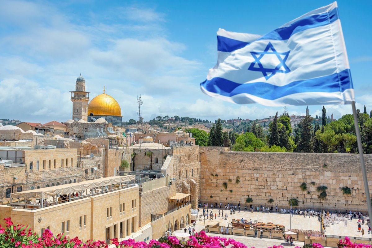 uricohenisrael's tweet image. Can we get 1,800 people to reply with an Israeli flag? 🇮🇱 🇮🇱🇮🇱