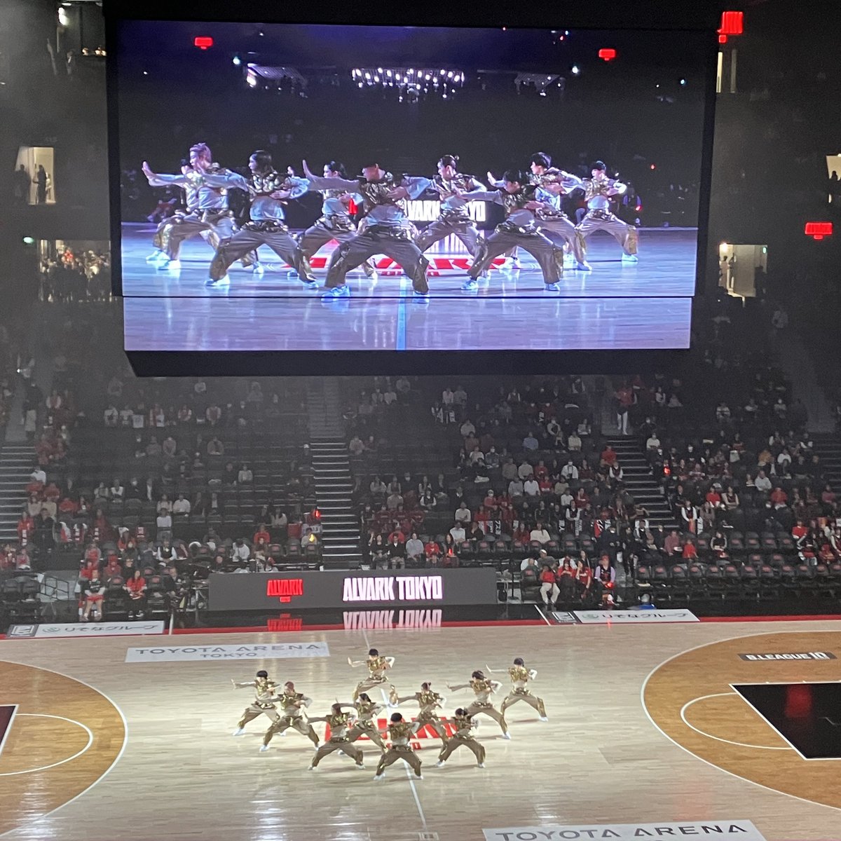 smbc_midosuke's tweet photo. ミドすけだよ！
昨日、SDリーグ Olive賞受賞チーム #KFD燐舞 のダンスステージが開催されたよ！
みんなすごくかっこよかったな～
アルバルク東京の試合も盛り上がったみたい🏀
 
#Olive #SDリーグ @sdleague_jp https://t.co/sLCzYGVpB1