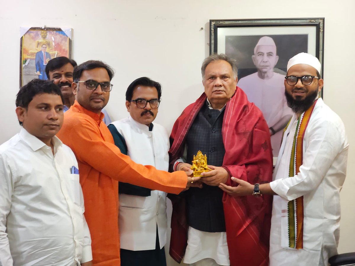 afrozsir's tweet photo. @RLDparty महाराष्ट्र/मुंबई की टीम ने पार्टी के राष्ट्रीय महासचिव (संघटन ) श्री.त्रिलोक त्यागी जी  मुलाक़ात की. 
इस समय महाराष्ट्र अध्यक्ष @AdvDr_वेदतिवारी जी मौजूद थे.
महाराष्ट्र/मुंबई के संघटन के विस्तार, आगामी महानगर पालिका चुनाव पर विस्तार से चर्चा हुई.
@jayantrld https://t.co/OTjmzDdjjx