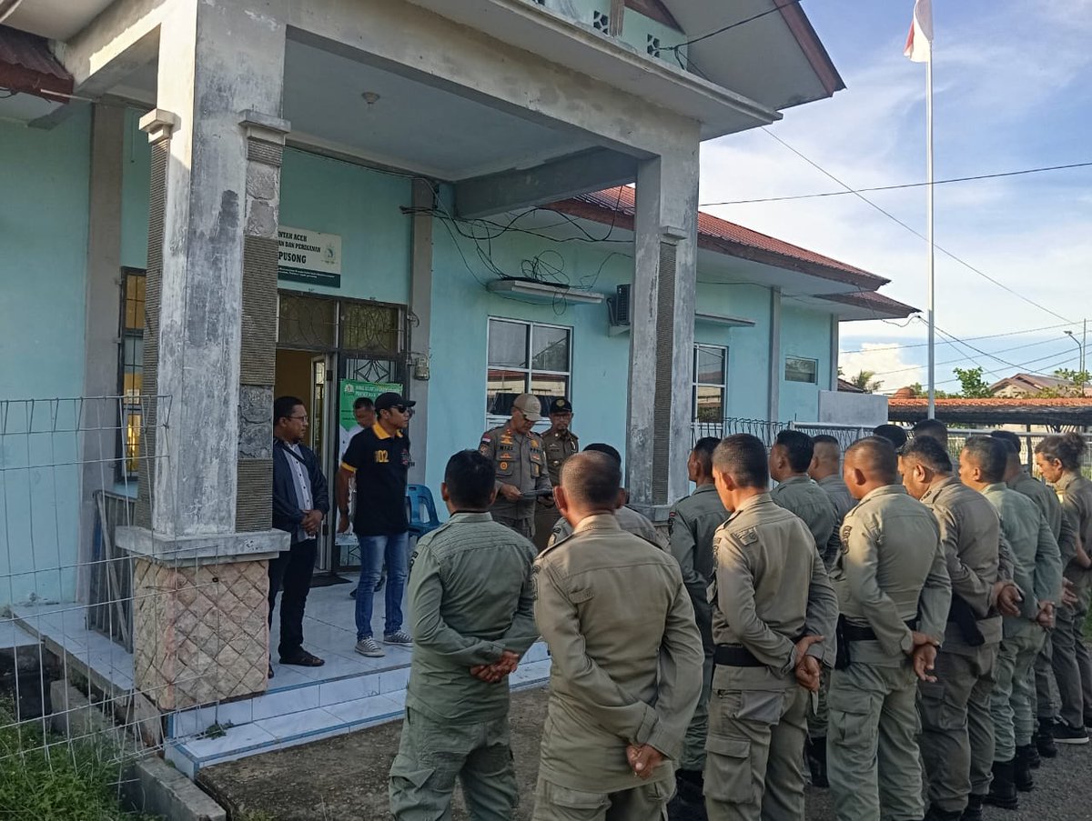 ppi_pusong's tweet image. #SahabatBahari, Kegiatan serah terima anggota @SatpolPPaceh secara simbolis di @ppi_pusong. Kegiatan ini untuk memperkuat fungsi pemerintahan &amp;amp;  pengamanan aset Pemerintah Aceh di daerah. Bersama Kita Bisa 💪
@DkpAceh 

📷Tim @ppi_pusong