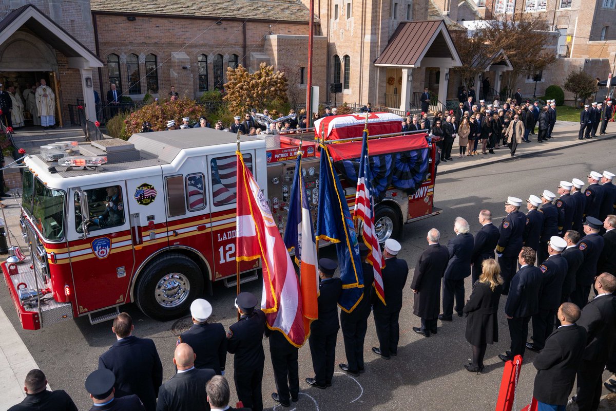 1ontapdigital's tweet photo. Funeral Service for fallen Firefighter Patrick Brady in Queens on Saturday November 15, 2025.

#fdny #lineofdutydeath #fallenfirefighter #patrickbrady #karabrady #timothydolan #timothycardinaldolan #cardinaldolan #roberttucker #fdnycommissioner #funeral #ladder120 #belleharbor https://t.co/wlnEIAZmJt