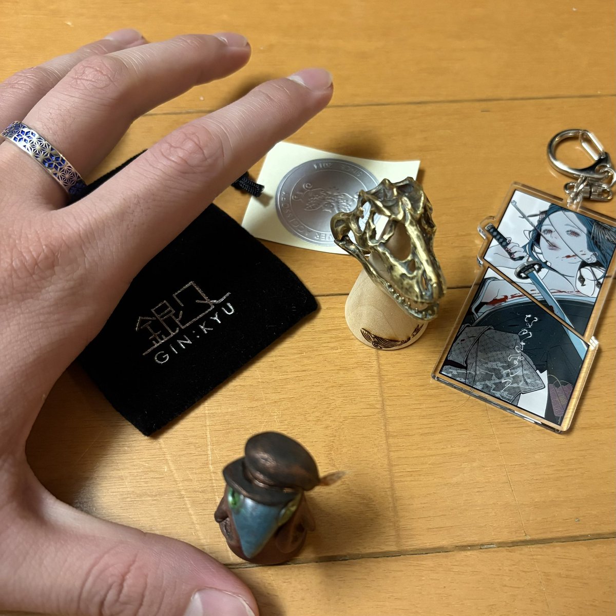 Diego_Cupper_27's tweet photo. デザフェス行ってまいりました！
1日目2日目の戦利品と飯でございます
今回はアクセサリー系を多めに買いました
次回ジャラジャラにしていけますわね

#デザフェス62 #デザインフェスタ62
#デザフェス #デザインフェスタ
購入した作家さんについてはコメントから https://t.co/vmHONrOq6Q