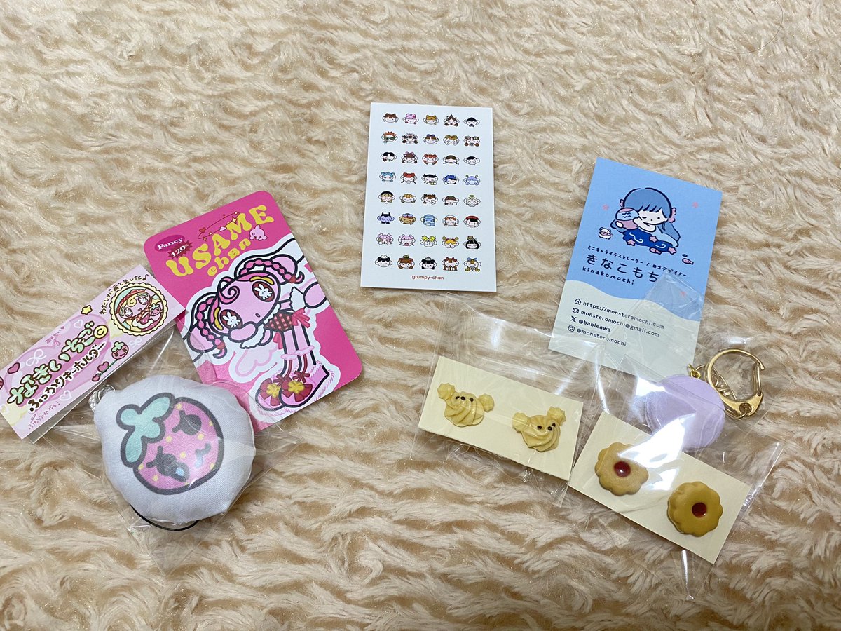 SU_KYAWA's tweet image. ricoさん(@rico_iruka )
グランピーちゃんさん(@grumpy_amu )
きなこもちさん(@bableawa )

ricoさん、グランピーちゃんさんでは初日と2日目に似顔絵をオーダーしました！
デザフェスのかわいいコーデが記録に残せるの嬉しい🥹💗

きなこもちさんではかわいいピアスをゲット！甘めコーデに合わせたい🫶