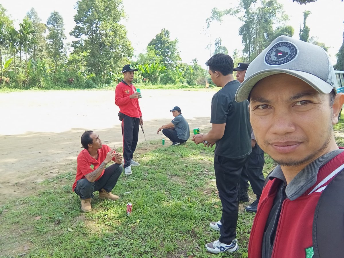 Gotong Royong Membangun Desa; wujud nyata kerja kolaboratif semua pihak dalam Membangun Bangsa

#TerimaKasihYandriSusanto
#SelamatkanDesaDariNarkotika
#DesaBersinar
#DesaGotongRoyong

<a href="/prabowo/">Prabowo Subianto</a>
<a href="/YandriSusanto/">Yandri Susanto</a>
<a href="/ArizaPatria/">Ariza Patria</a>