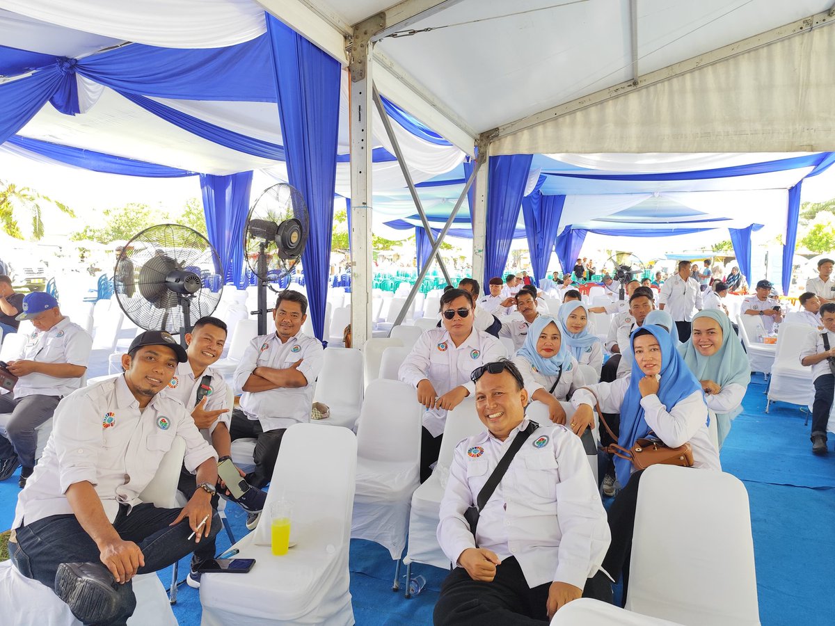 Gotong Royong Membangun Desa; wujud nyata kerja kolaboratif semua pihak dalam Membangun Bangsa

#TerimaKasihYandriSusanto
#SelamatkanDesaDariNarkotika
#DesaBersinar
#DesaGotongRoyong

<a href="/prabowo/">Prabowo Subianto</a>
<a href="/YandriSusanto/">Yandri Susanto</a>
<a href="/ArizaPatria/">Ariza Patria</a>