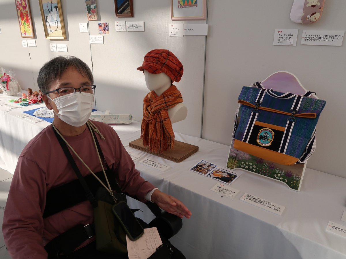 RCPD_beppu's tweet photo. 【日常の一コマ】
大分県立美術館で開催された、ときめき作品展には毎年センターの利用者も出展しており、今年も鑑賞に行きました。展示された作品には作者の説明（コメント）もついていて、それを読むと作者の意図が分かり、作品の深みを感じます。自分の作品を美術館で鑑賞できるっていいですね。 https://t.co/tY4nfM4vuP