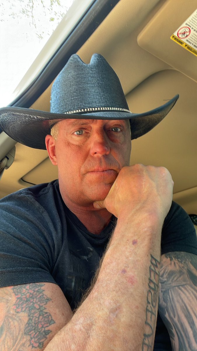 Hope yall had a great weekend!!! Something is telling me somebody out there is struggling. Hang in there, it is usually not as bad as you think. Also, stay out of your head!! No good with rambling bullshit thoughts. Block em out. Always follow your heart as well, NOT YOUR GUT!