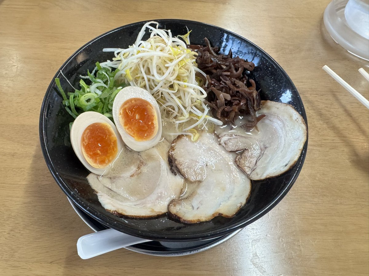 CyPm4f's tweet image. 高原町、ムラタ拉麺にて。
今日は天気が悪く少し雨の為、バイクは乗れず、嫁様と毎度のカメ活📷
からのランチ🍜