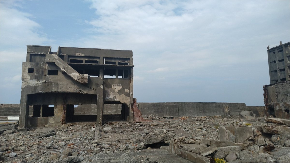 11月17日(月)晴れ

午前便、上陸できました🙌🏻

昨日行われたBリーグの長崎の対戦相手、秋田ノーザンハピネッツのグッズを持ったお客様にもご参加いただきました🏀
この後もアウェイ旅楽しんで来てください！🐸

#軍艦島  #軍艦島クルーズ  #端島 
 #高島  #世界遺産  #長崎観光
