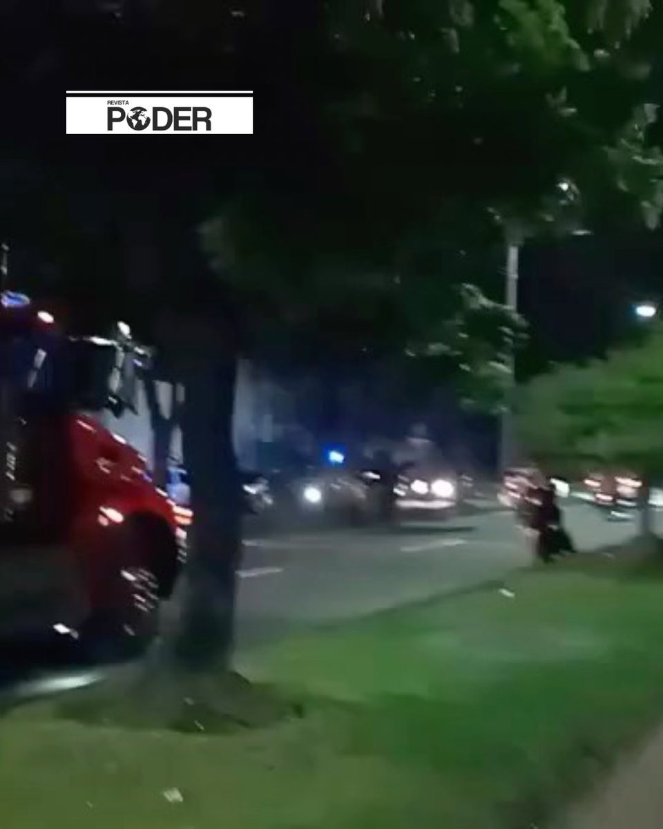 RevistaPODERcol's tweet image. #ÚltimaHora | Un artefacto explosivo explotó frente a la sede de RCN en Cali (barrio Los Mangos). No se reportan heridos, pero sí daños estructurales. Las autoridades ya investigan el atentado. #RevistaPoder #NoticiasPoder #RCN #Cali