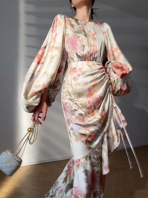 Dimple_Dimple16's tweet image. This floral dress is giving me all the vibes 🌸📷 Who else is obsessed with this stunning look?