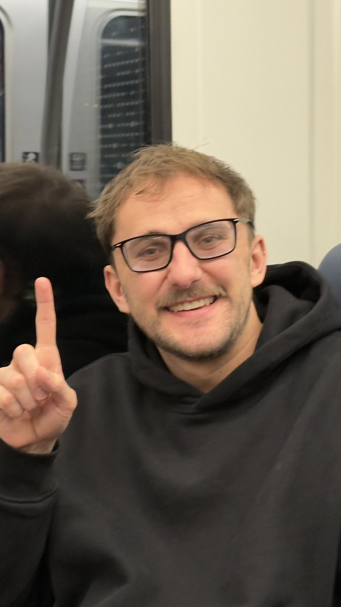 aguilabumagsak's tweet image. That’s a wrap for me for me at Munich :)
Bonus: here’s a photo of @tomjsherlock with my glasses