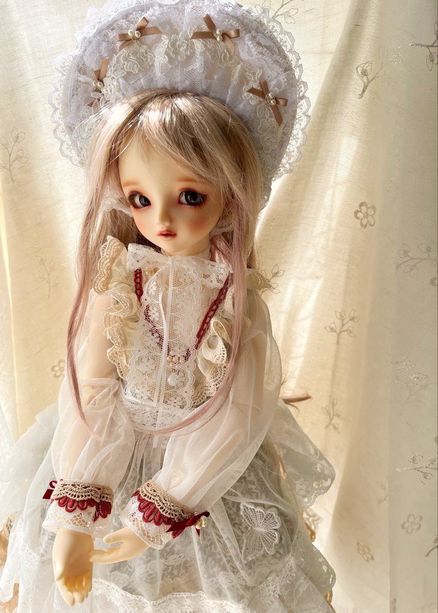 アイドール仙台とドルパが近づいてる💦💦
娘に出来上がったドレスを見せたら「いいじゃん、どしたの？成長してるじゃん」って！？褒められた感じがしない😅
#アイドール仙台
#ドルパ
#スーパードルフィー
#22センチドール
#27センチドール