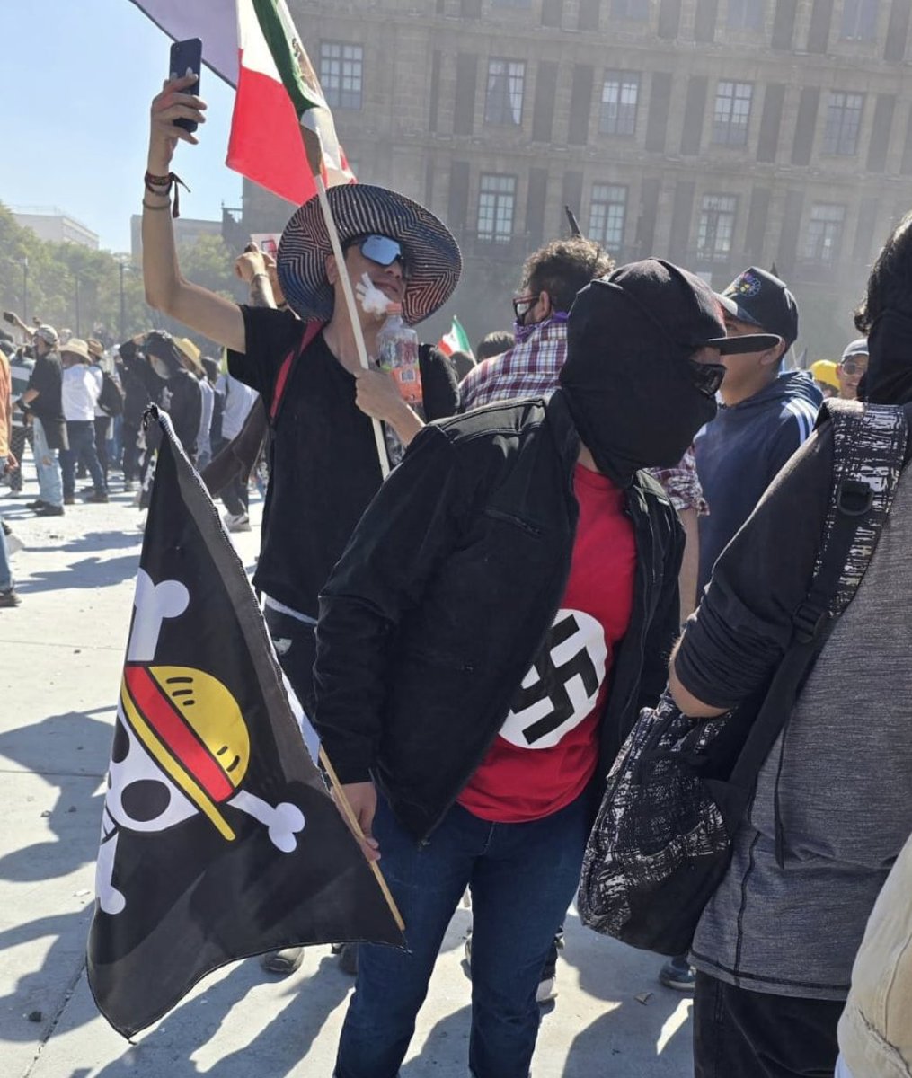 HctorIn11's tweet photo. @arturoavila_mx @Claudiashein No bueno, hasta parece un libreto chafa de comedia, sería mas divertido sino fuera por la violencia desatada en la marchita "z" por los porros miserables y criminales del "bloque negro". https://t.co/l9jaIZzlEG