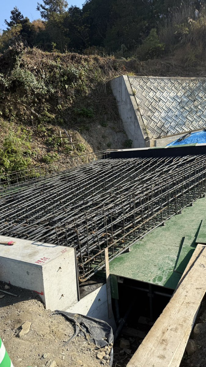 いつの間にか鉄筋組み終わってました
(広報が現場に行ってない間に！！)
すごい…