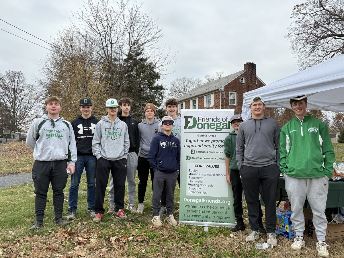 DonegalBaseball's tweet image. Our Donegal Baseball team continued a great tradition this weekend—volunteering with Friends of Donegal, the group behind Donegal Power Packs &amp;amp; Donegal Community Gardens.
Last year we cleaned one garden.
This year we tackled both.
Proud of our players for serving our 
community!