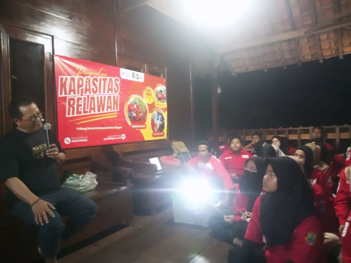 pmicilegon's tweet photo. @pmicilegon menggelar kegiatan Penguatan Kapasitas Relawan selama dua hari, pada 15–16 November 2025, bertempat di Granada, Kabupaten Serang. Kegiatan ini bertujuan meningkatkan kompetensi relawan dalam mendukung pelayanan kemanusiaan.
#PMIKotaCilegon #Diklat #RelawanPMI #Cilegon https://t.co/bfNXRNhClr