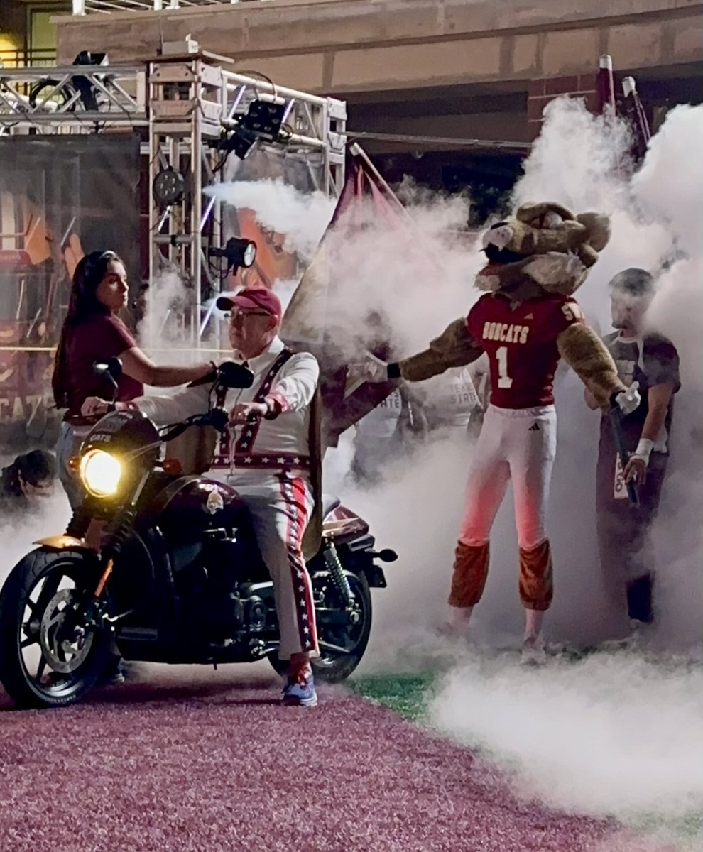 TheTimHayden's tweet image. One week from last night, I can’t wait to lead @TXSTATEFOOTBALL on to the field for the game against @LouisianaMonroe. 

#GoCatsGo 
#EatEmUpCats