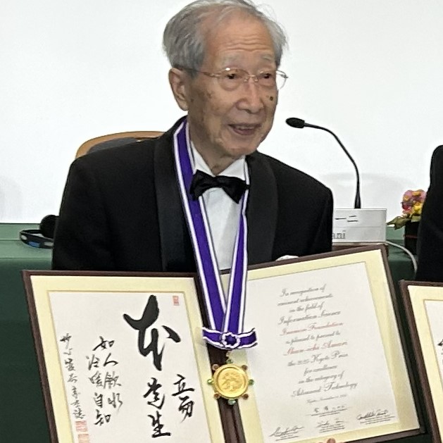 SpringerMath's tweet image. 🎖️The 2025 #KyotoPrize in Information Science has been presented to Shun-ichi Amari on Nov 10th!

🔓To celebrate, we’ve opened access to selected book chapters and his 30 articles published with #SpringerNature here: springernature.com/jp/news/202511… 🎉🎉🎉

#FreeDownload til Dec 14