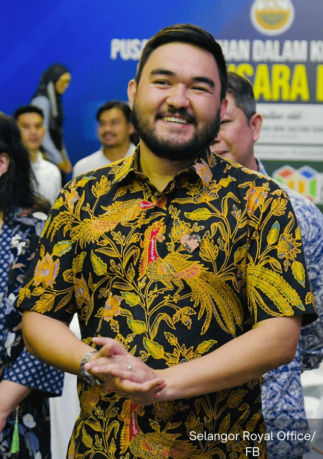 NewsBFM's tweet photo. Selangor Crown Prince Tengku Amir Shah holds a 16.5% stake in Selmax Sdn Bhd, a company awarded three concessions under the privatised Selangor Intelligent Parking system.

His stake is held through Tanah Perwira Sdn Bhd and Greyscale Holdings Sdn Bhd, in which he owns a 55% majority in the latter, reported Malaysiakini.

https://t.co/YHb9y2VWwT

🧵1