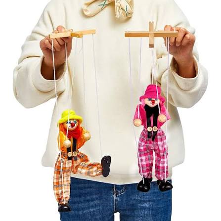 الامريكان يتعاملون مع الجولاني كالدمية المتحركة بالخيوط يحركونه بما يرغبون وهو مجرد مهرج صنعوه وقدموه ليحكم سوريا تحت أمرهم واشرافهم المباشر 

وما المدح المتزايد من المدير الا رضا عن اداءه الوظيفي .