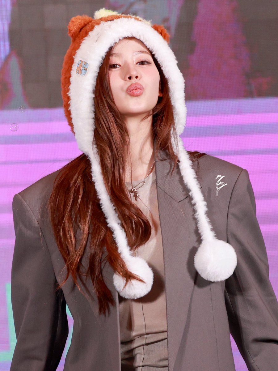 251115 뽀뽀😘💋 #트와이스 #사나 #TWICE #SANA #サナ #トゥワイス