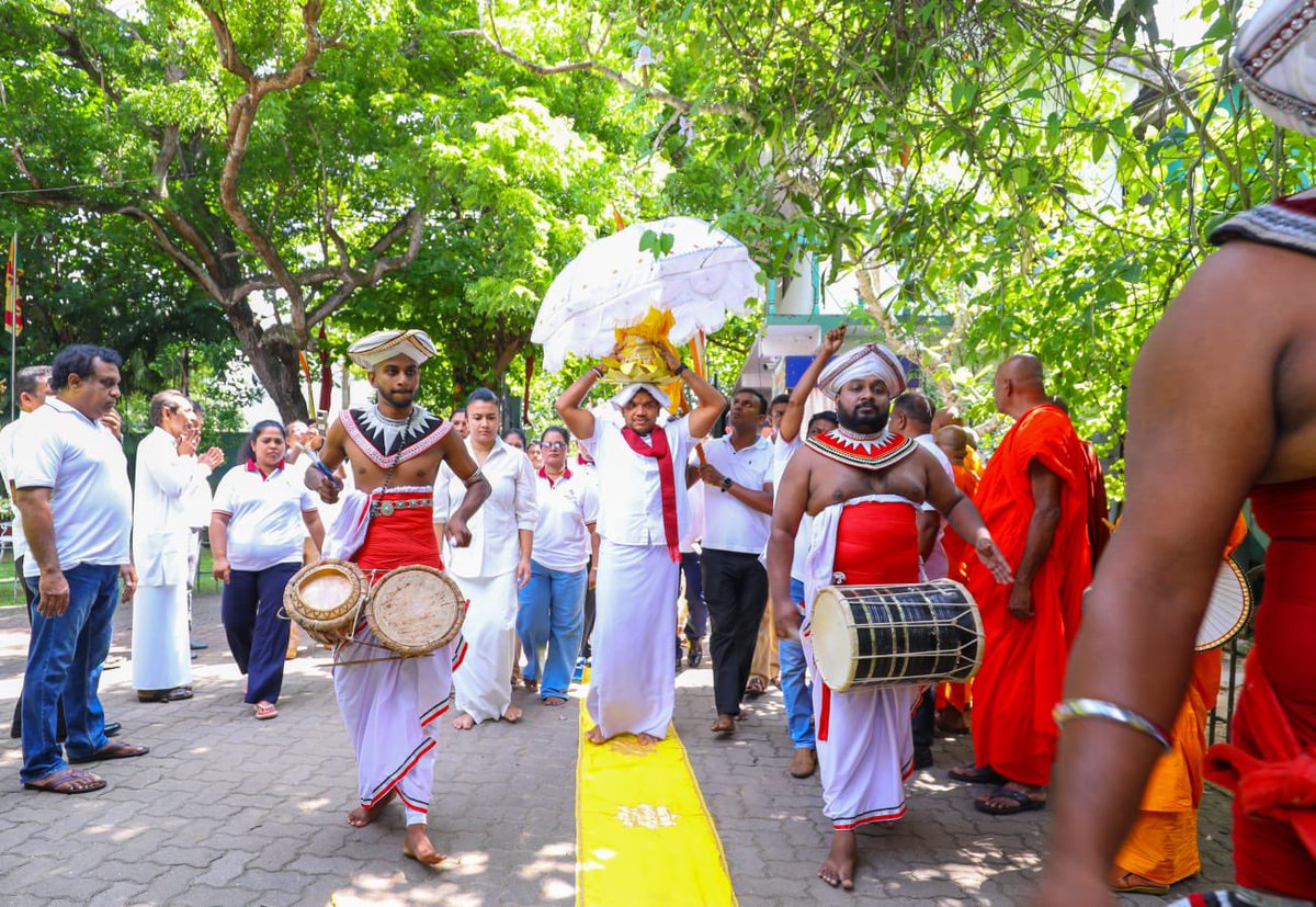 An alms-giving ceremony for the Maha Sangha was held today at Carlton House in Tangalle to commemorate the birthday of the Fifth Executive President, Hon. Mahinda Rajapaksa.
#MahindaRajapaksa