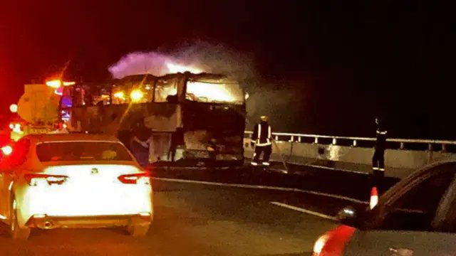 clnraju's tweet image. సౌదీ అరేబియాలో ఘోర రోడ్డు ప్రమాదం - 42 మంది భారతీయులు మృతి - మక్కా నుంచి మదీనా వెళ్తుండగా డీజిల్ ట్యాంకర్‌ను ఢీకొట్టిన బస్సు - ఈ తెల్లవారుజామున ఘటన - మృతుల్లో ఎక్కువ మంది హైదరాబాదీలే..!

#RoadAccident
#clnraju
#SaudiArabia
#Mecca
#Madina
#Indians
#Hyderabad
#Piligrims