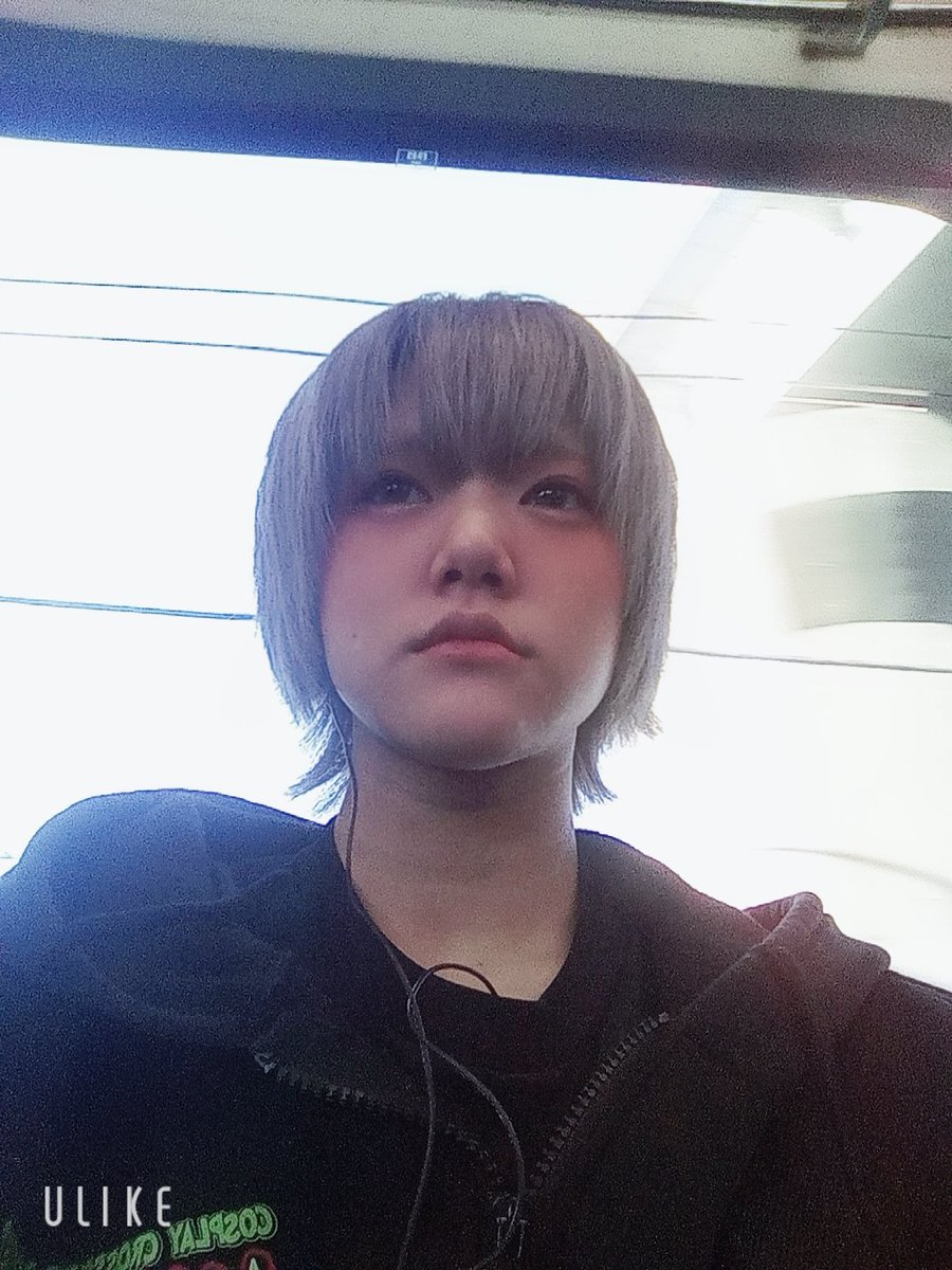 今日は弟夫婦のもとへ🏃
実家が弟夫婦のになったのに土地のなんちゃらが私の名前になってるとか…色々と家族の代表や責任が私になってるからお姉ちゃん大変www長女つらいwwww