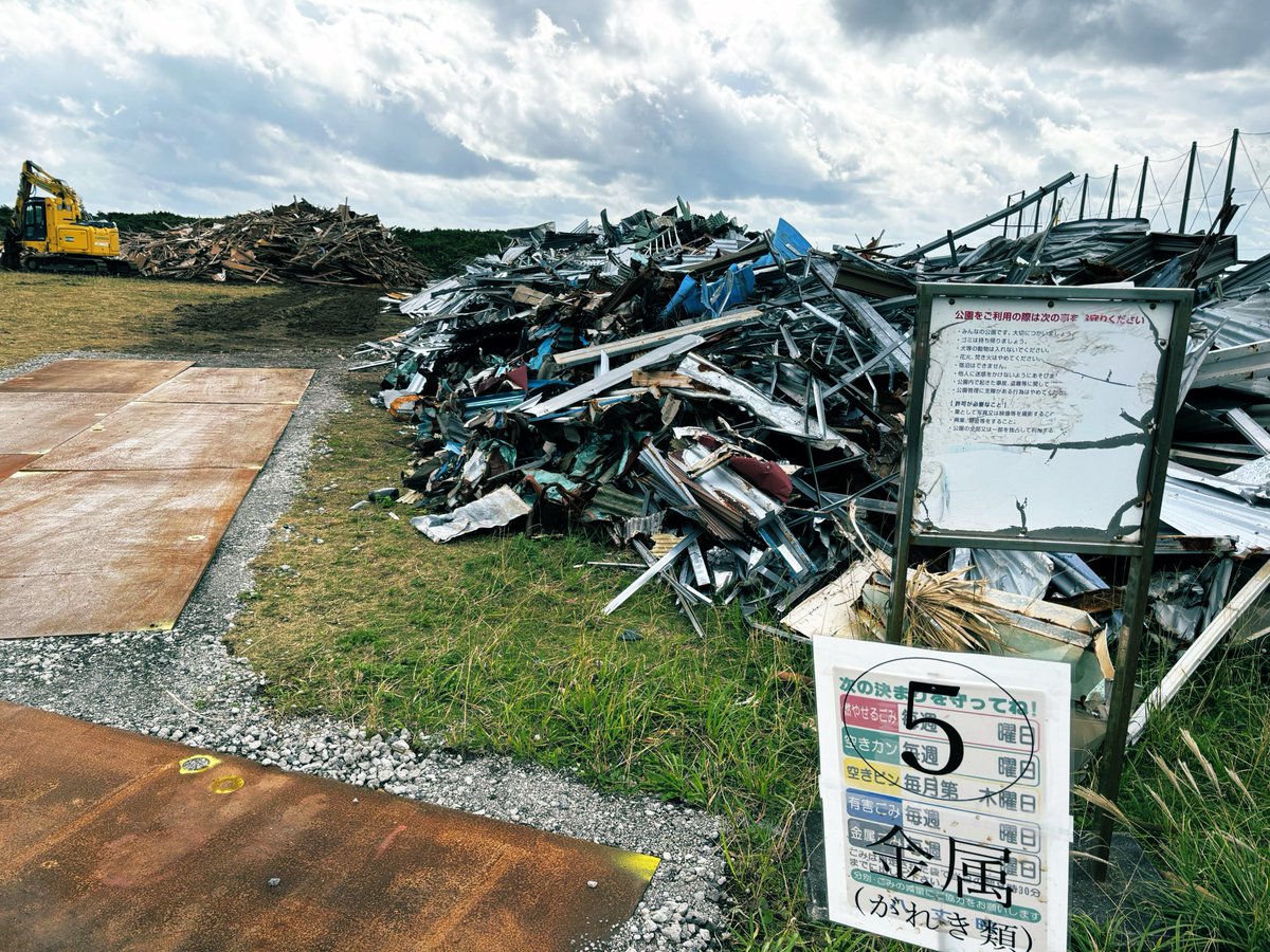 八丈島の傷跡は、被災して1ヶ月以上経過しても、なお生々しい。最大