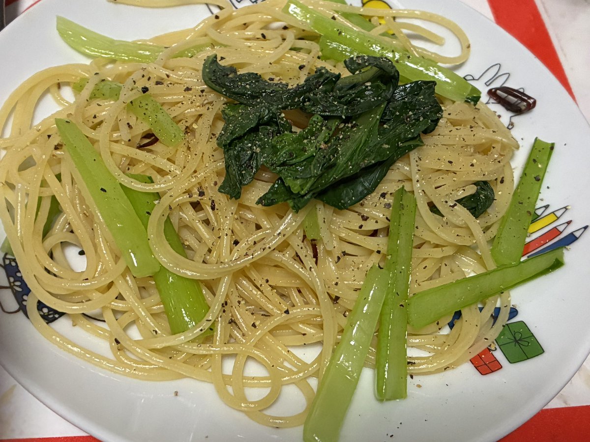 takaoka88's tweet image. 本日の夜勤明けの男飯

小松菜🥬パスタ
合鴨ロースト🦆
ブレッドプラス➕さんで買った
ピザパン🍕

#ブレッドプラス➕