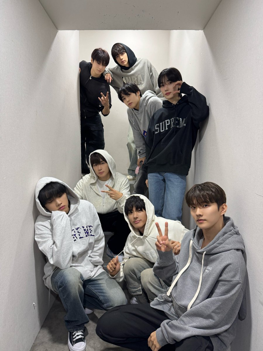 The a;effect fansign is complete! There’s something about spending the evening with THE B that makes my heart feel calm. Let’s keep going strong together next week too