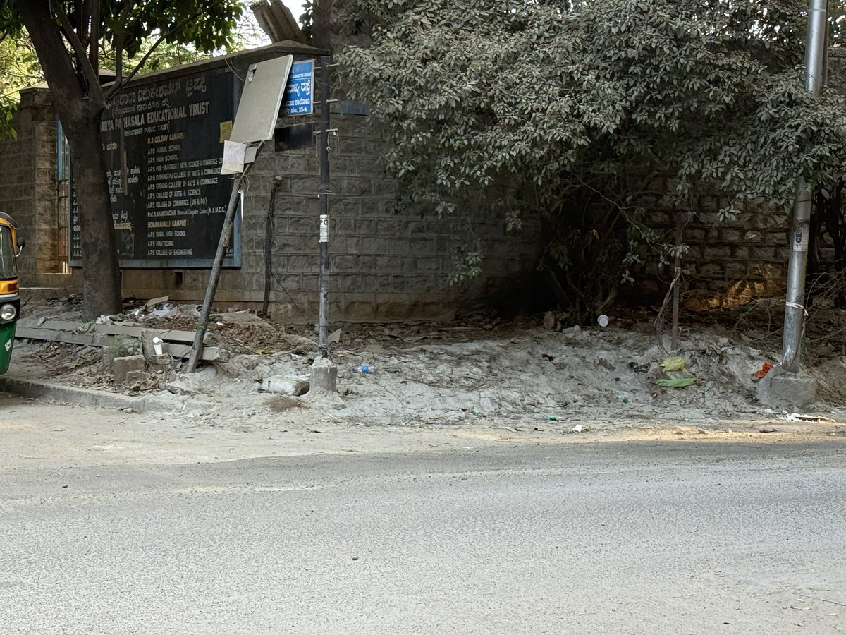 manusharma002's tweet photo. @BWCCofficial @GBA_office @GBAChiefComm Yet debris remains despite raising a complaint last week. 
Location APS College Grounds N.R colony 
Basvanagudi. https://t.co/ujj60j5bRO
