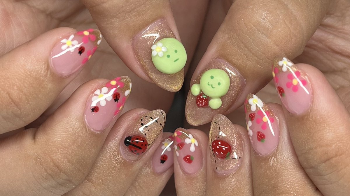 pangsict's tweet image. my nails for the past 4 months !!!