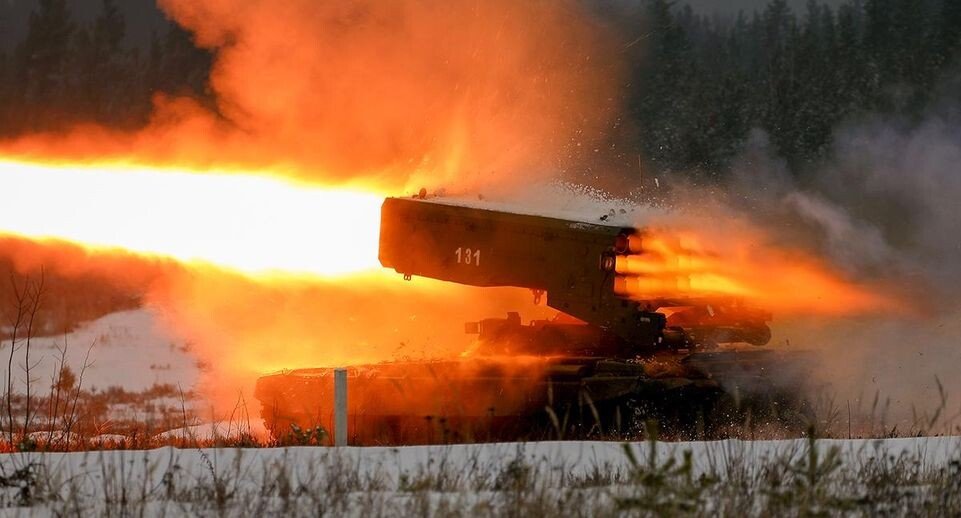 Maciej_Korowaj's tweet image. ANALIZA OPFOR - MŁOT I TOPÓR (2025)

Rosyjska maszyna ogniowa: 1500 uderzeń dziennie na 210 km frontu przełamania

(długa analiza z danymi z pola walki)

Na trzech kluczowych kierunkach - Pokrowskim, Kurskim i Gułajpolskim - Rosja koncentruje ponad 1000 środków ogniowych…