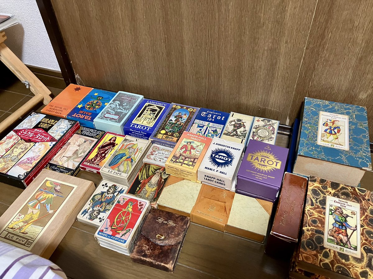 DGnciXP7Y9oQ2zB's tweet image. 極一部のコレクション…倉庫借りたい😆
#tarot #tarotcollection