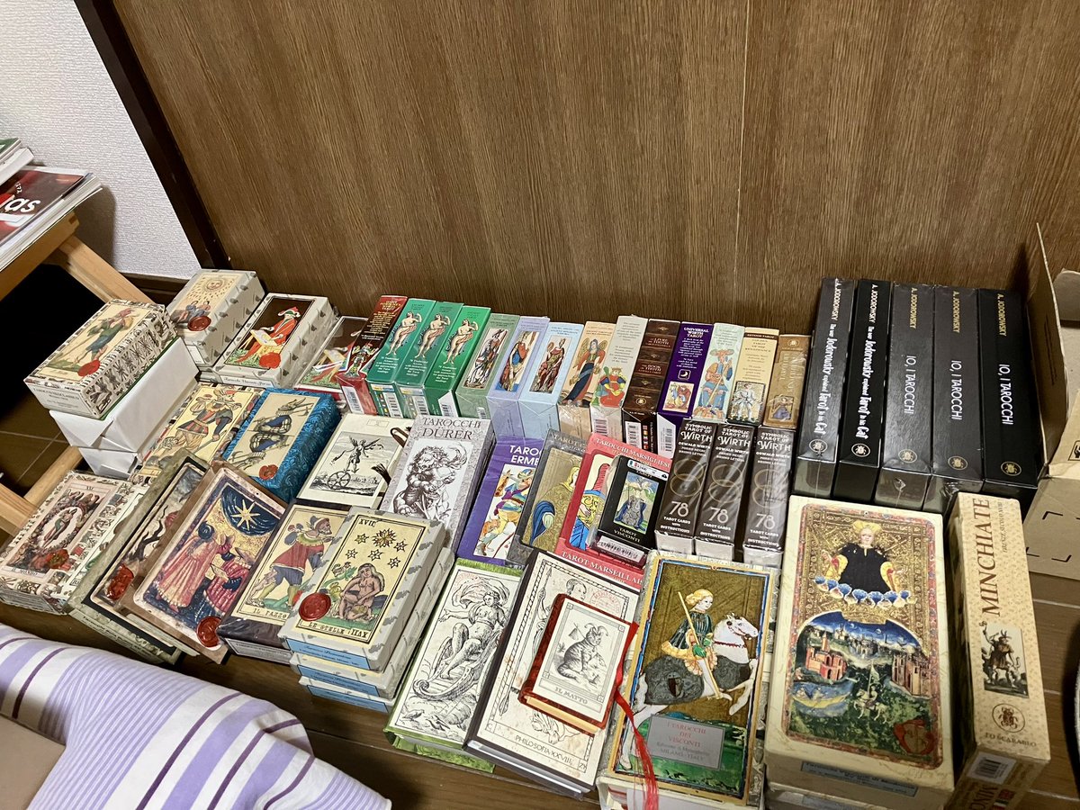 DGnciXP7Y9oQ2zB's tweet image. 極一部のコレクション…倉庫借りたい😆
#tarot #tarotcollection